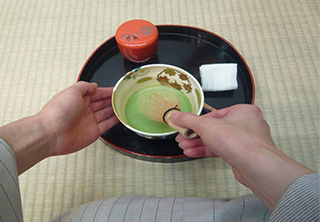 初心者のための茶道教室 | イベントレポート | スルガ銀行 Dバンク支店