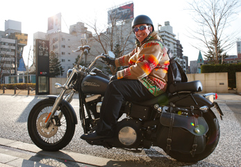 バイクに乗る田中さん