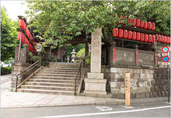 豊川稲荷東京別院 鳥居