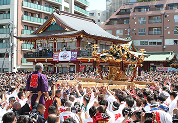 現代の神幸祭の様子