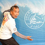 Be Unique！ ～オンリーワンであること～ Vol.10 ～サーフ界の第一人者・ドジ井坂さんインタビュー～ “サーファー”がいるのは日本だけ。もっとサーフィンの敷居を低くしたい