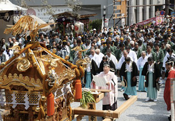 「だらだら祭り」の様子