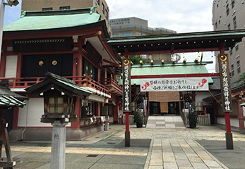 鳥居をくぐった先の景色