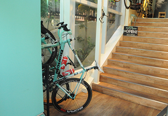 Bianchi Cafe&Cycles 駐輪場
