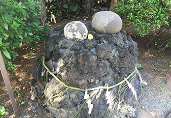 多摩川浅間神社 子産石