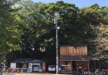 多摩川浅間神社前に佇むレトロな売店・オープンカフェ