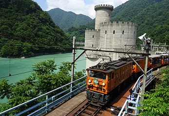 黒部峡谷トロッコ電車