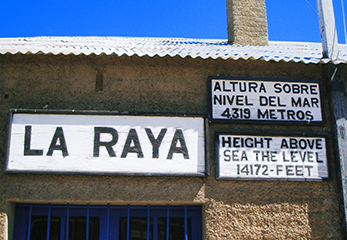 ペルー南部鉄道 沿線最高地点のラ・ラヤ駅