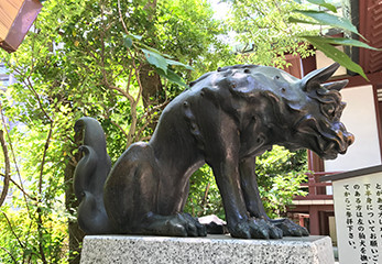 稲毛神社 天地睨み（にらみ）の狛犬