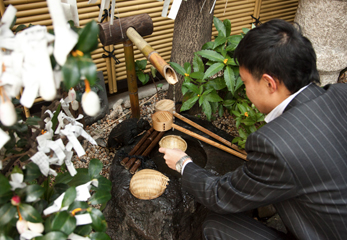 小網神社 銭洗いの井