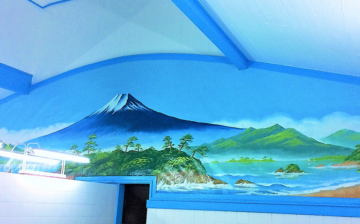 富士山からキャラ絵まで…。現代の“銭湯ペンキ絵師”の仕事に迫る！