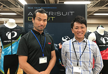 専務取締役清水さん（右）、生産部デザイン課佐藤さん（左）