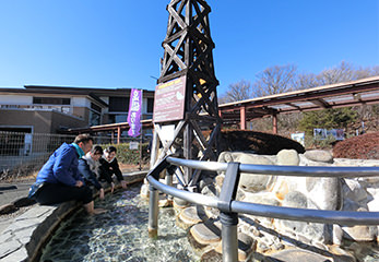 伊豆高原駅には足湯もあります。海を眺めながら足湯を楽しめます！