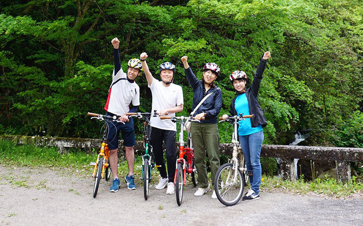 電動アシスト自転車DE01で気軽にアクティビティを楽しむ新緑の椿ライン