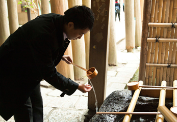 鎌倉銭洗弁財天宇賀福神社 手水舎